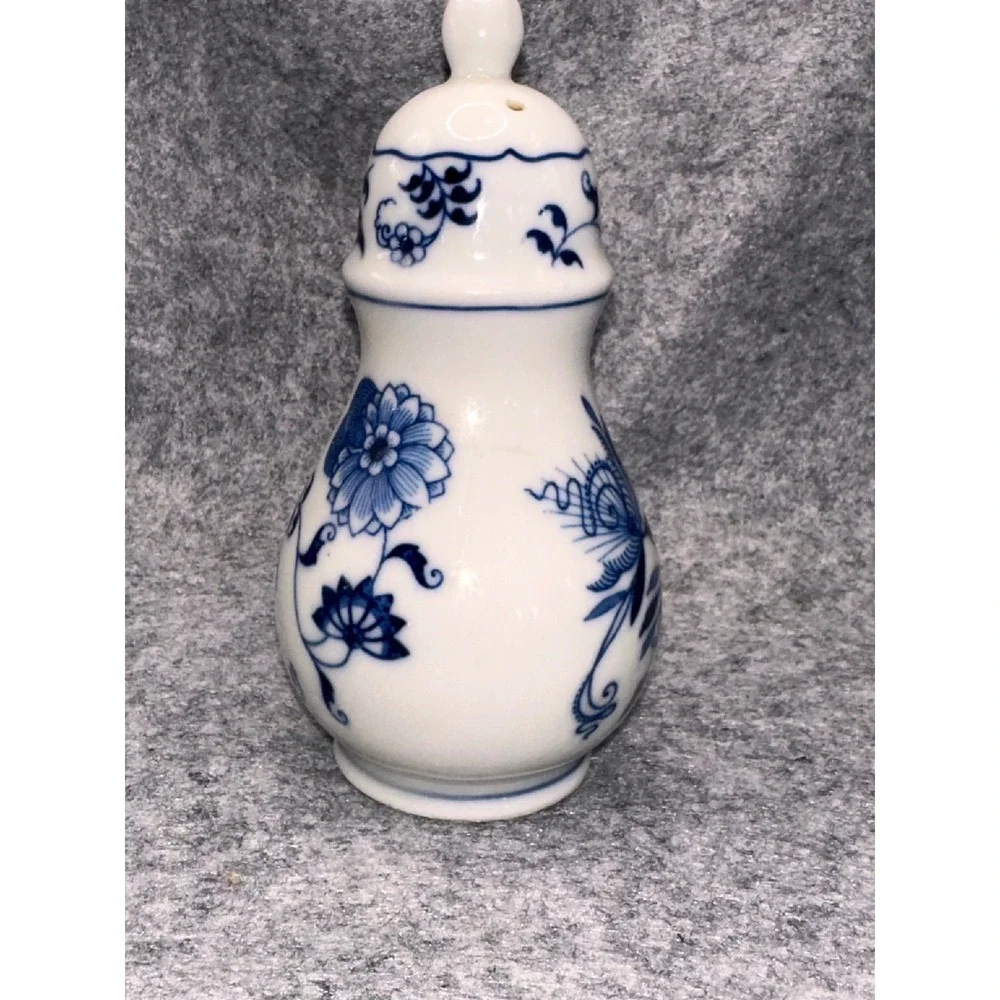 Blue Danube Porcelain Salt Shaker Blue Onion Pattern Vintage Japan Single Shaker